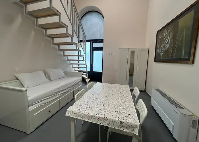 Iza-szondi Homes Appartement