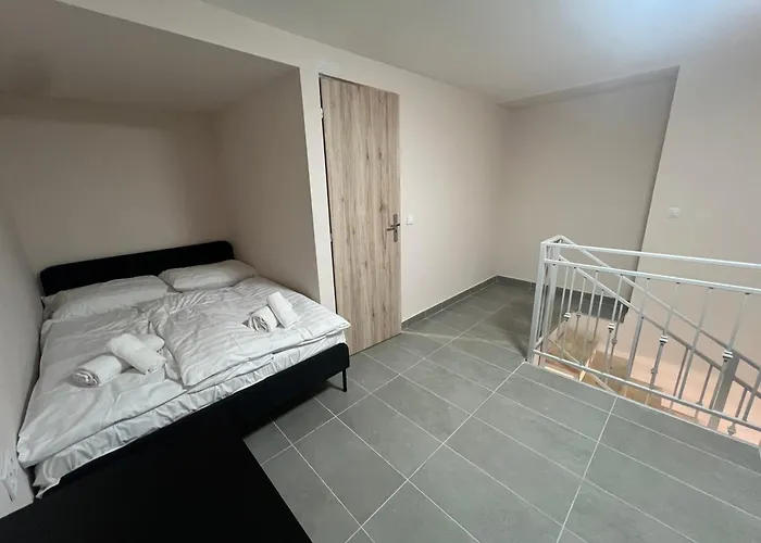 Iza-szondi Homes