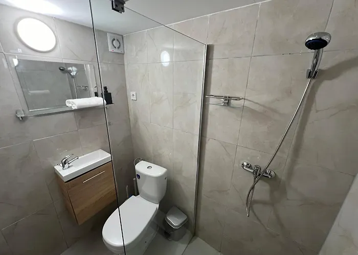 Iza-szondi Homes *