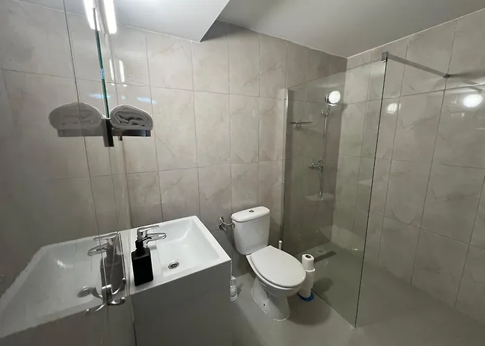 Iza-szondi Homes