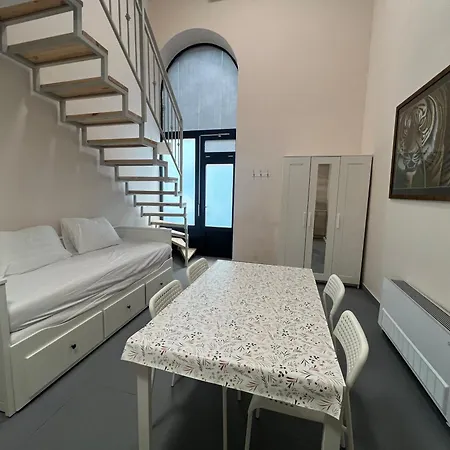 Iza-szondi Homes Appartement