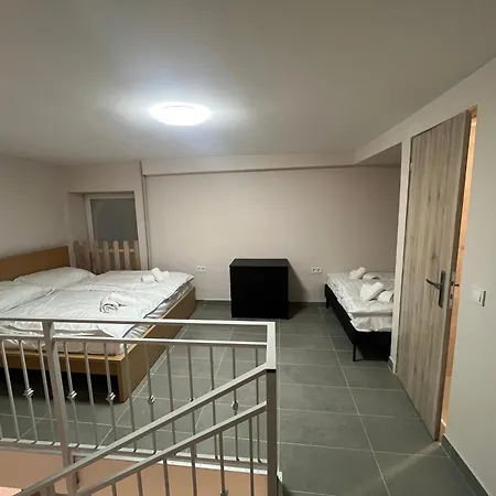 Iza-szondi Homes Apartment *