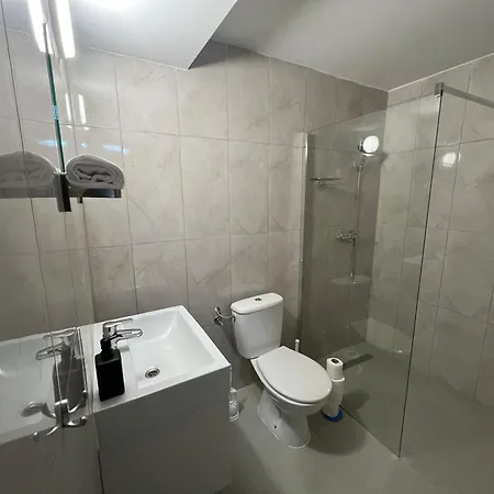 Iza-szondi Homes
