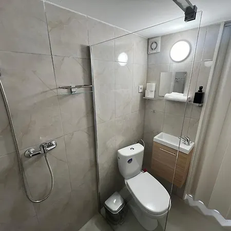 Iza-szondi Homes *