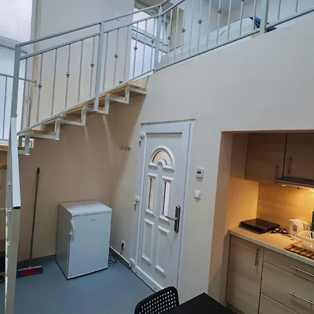 Iza-szondi Homes Daire
