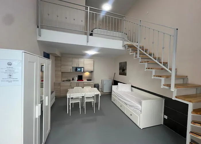 Iza-szondi Homes