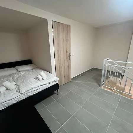 Iza-szondi Homes