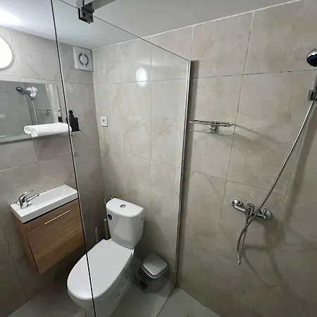 Iza-szondi Homes *