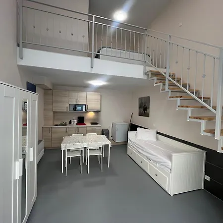 Iza-szondi Homes